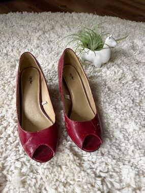 Classic Mossimo Supply Co. Red Peep-Toe super cute bright red Heels peep-toe pum